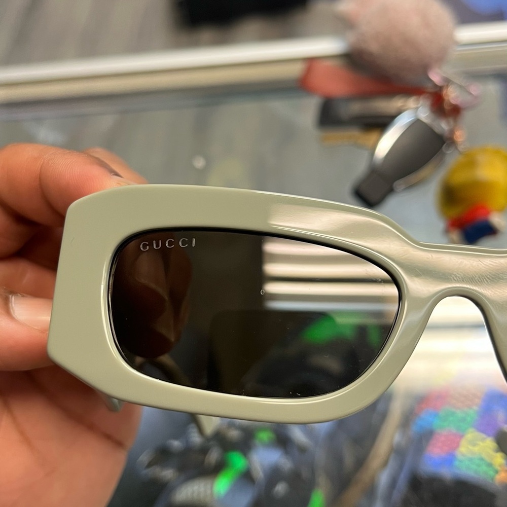 Grey Gucci Rectangular Sunglasses - Picture 3 of 7
